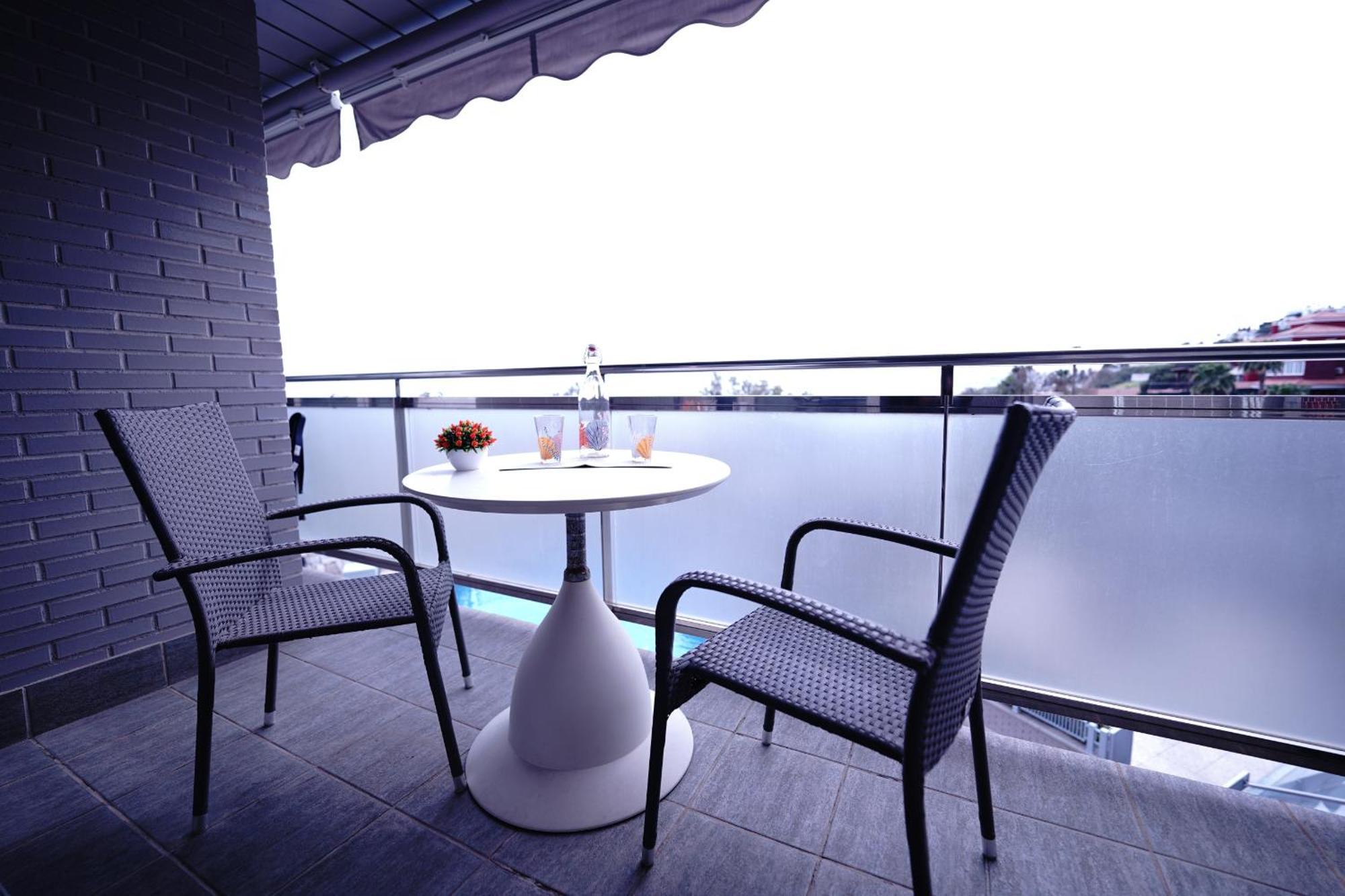Malagasuite Timon Sea Views ベナルマデナ エクステリア 写真